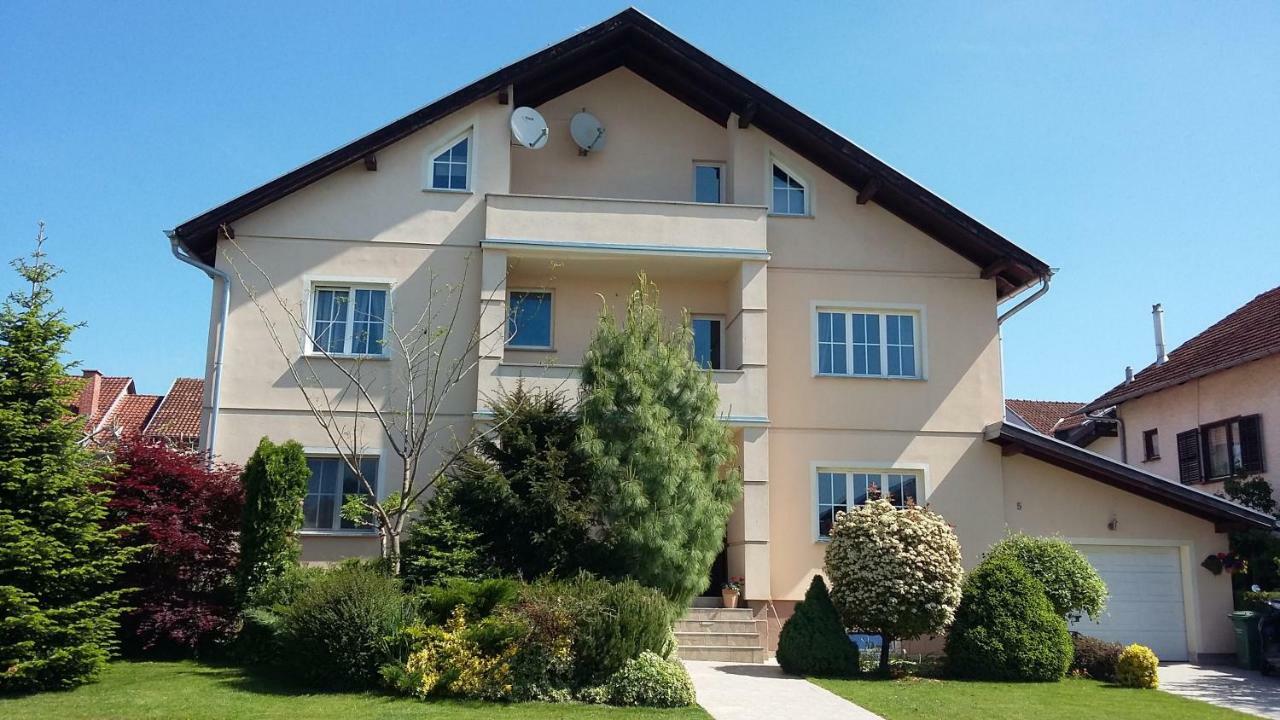 Apartments Place4You Bjelovar Buitenkant foto